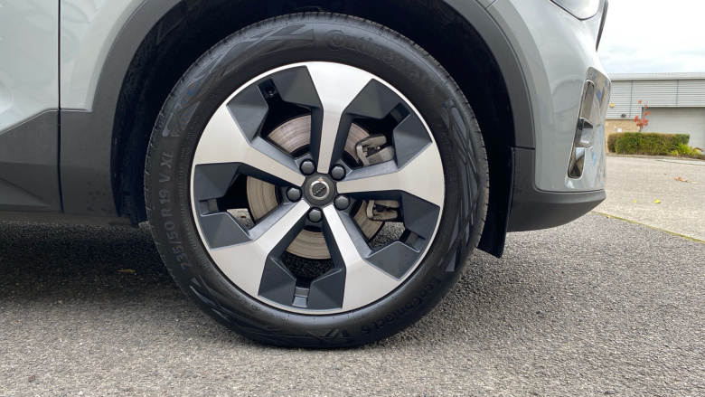 Volvo XC40 2.0 B3P Plus Dark 5dr Auto Petrol Estate